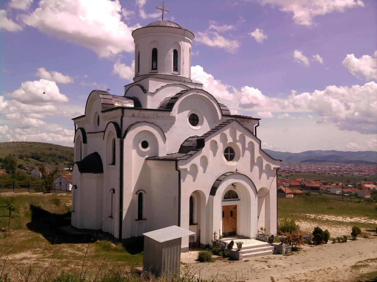 Црква Светог цара Константина и царице Јелене у Коретишту