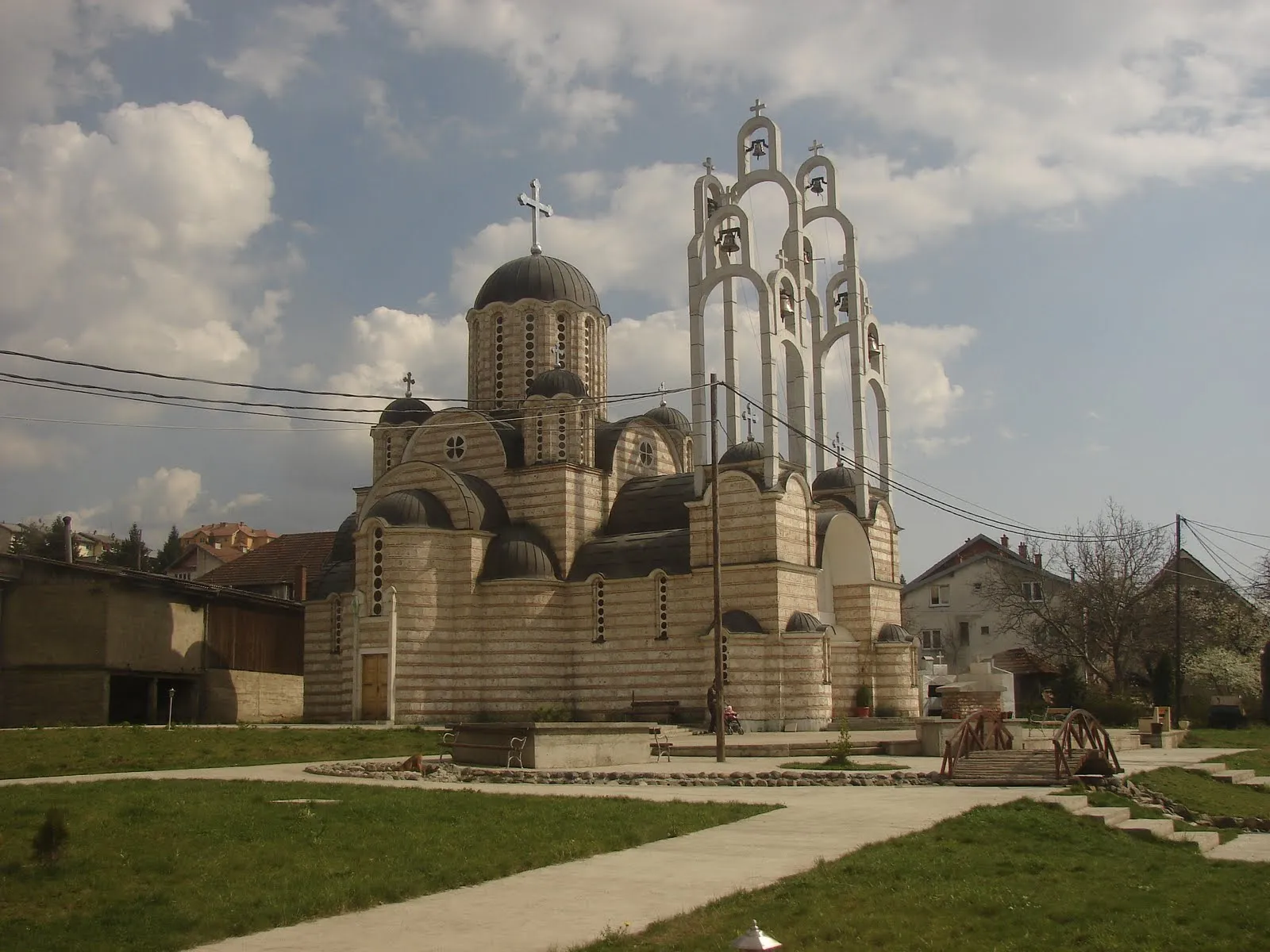 Црква Светог Василија Острошког у Лепосавићу